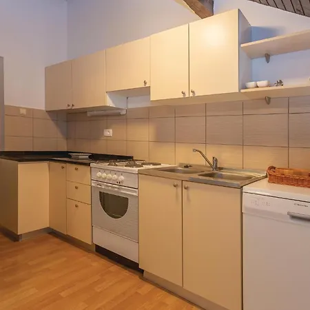 Amazing In Sibenik With 4 Bedrooms, Wifi And Outdoor Swimming Pool * Puljane