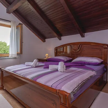 Amazing In Sibenik With 4 Bedrooms, Wifi And Outdoor Swimming Pool * Puljane