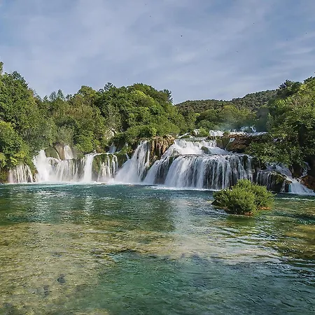 Amazing In Sibenik With 4 Bedrooms, Wifi And Outdoor Swimming Pool Holiday home *