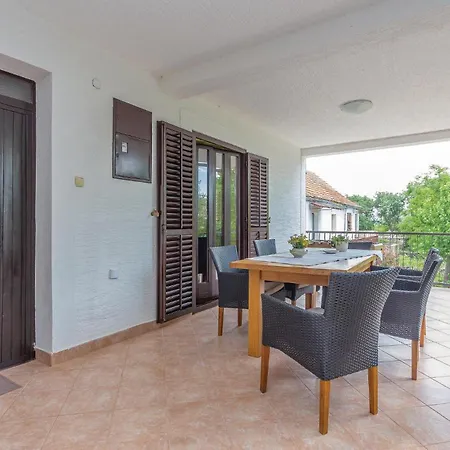 Amazing In Sibenik With 4 Bedrooms, Wifi And Outdoor Swimming Pool Holiday home Puljane