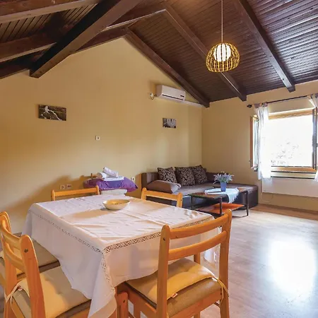 Amazing In Sibenik With 4 Bedrooms, Wifi And Outdoor Swimming Pool * Puljane