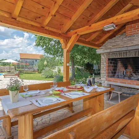 Holiday home Amazing In Sibenik With 4 Bedrooms, Wifi And Outdoor Swimming Pool