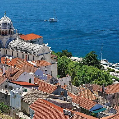 Amazing In Sibenik With 4 Bedrooms, Wifi And Outdoor Swimming Pool Holiday home *