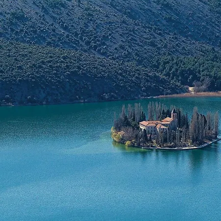 Cozy In Sibenik With Sauna Puljane