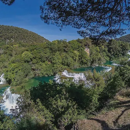 Amazing In Sibenik With 4 Bedrooms, Wifi And Outdoor Swimming Pool Holiday home *