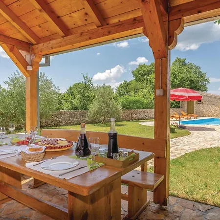Amazing In Sibenik With 4 Bedrooms, Wifi And Outdoor Swimming Pool Vikendica Puljane
