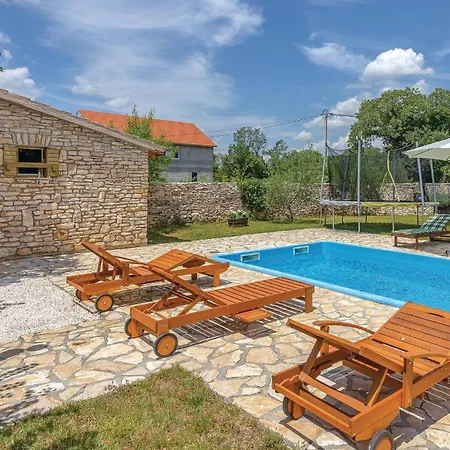 Holiday home Amazing In Sibenik With 4 Bedrooms, Wifi And Outdoor Swimming Pool Puljane