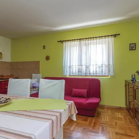 Amazing In Sibenik With 4 Bedrooms, Wifi And Outdoor Swimming Pool