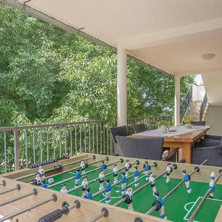 Amazing In Sibenik With 4 Bedrooms, Wifi And Outdoor Swimming Pool Vikendica Puljane