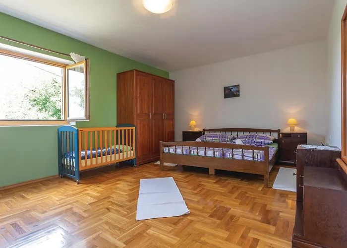 Vakantiehuis Cozy In Sibenik With Sauna