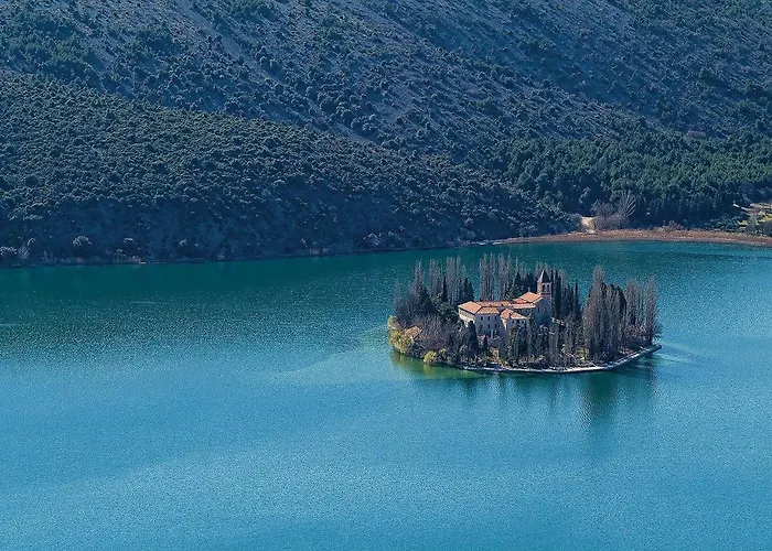 Amazing Home In Sibenik Puljane