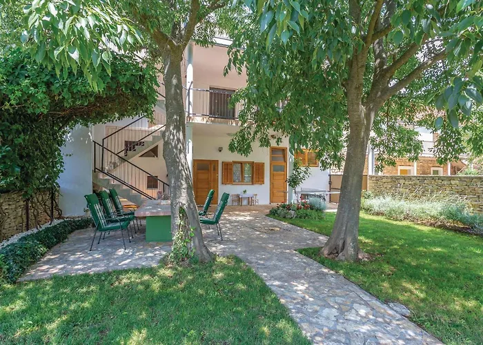 Vakantiehuis Cozy In Sibenik With Sauna