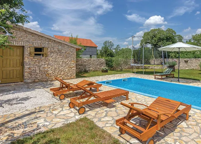 Vakantiehuis Cozy In Sibenik With Sauna Puljane